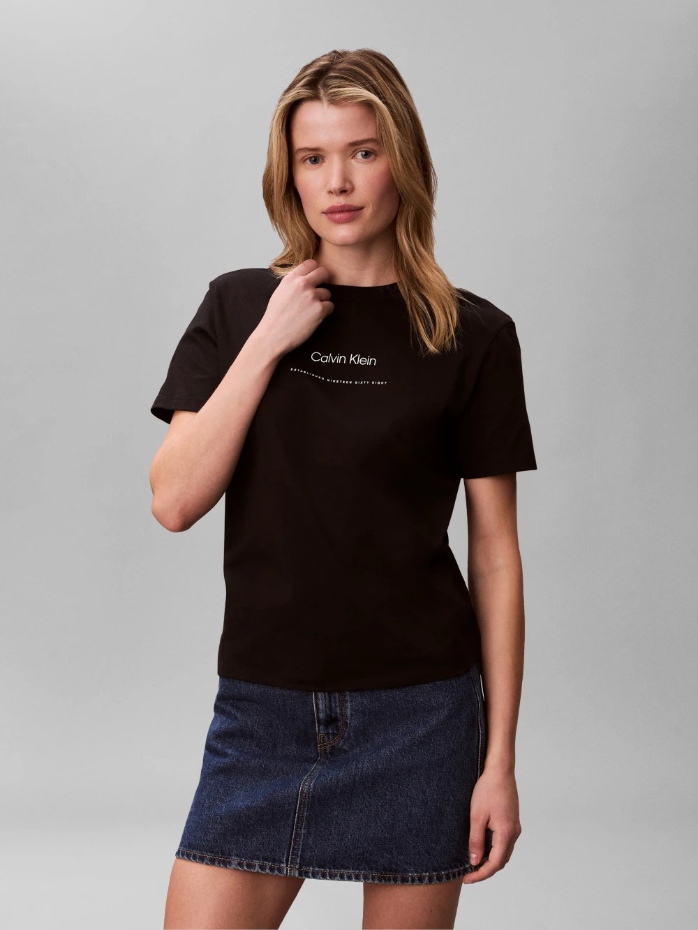 Calvin Klein Kadın T-Shirt LV047C811GUB1 Black
