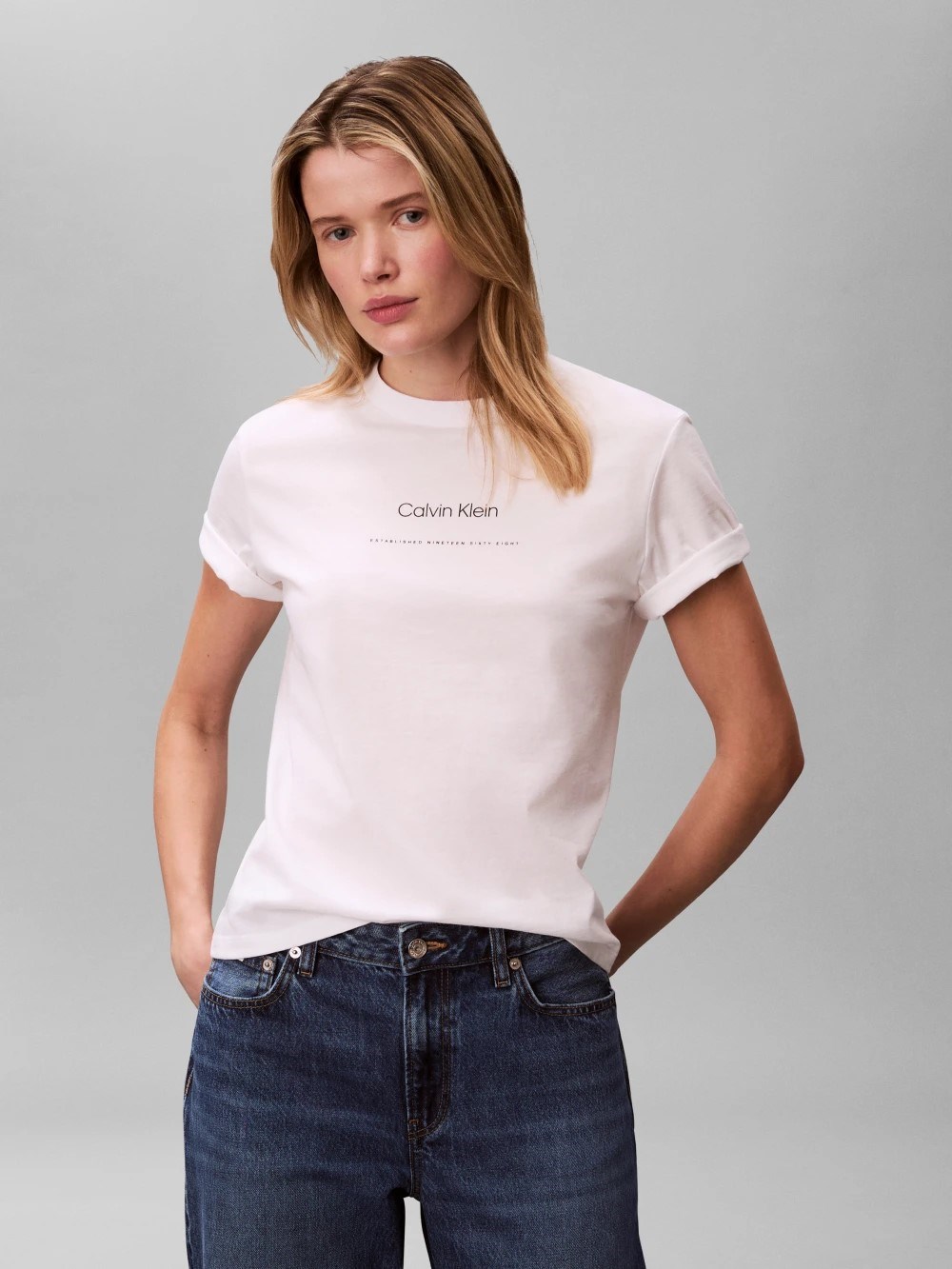 Calvin Klein Kadın T-Shirt LV047C811GYAF Whıte