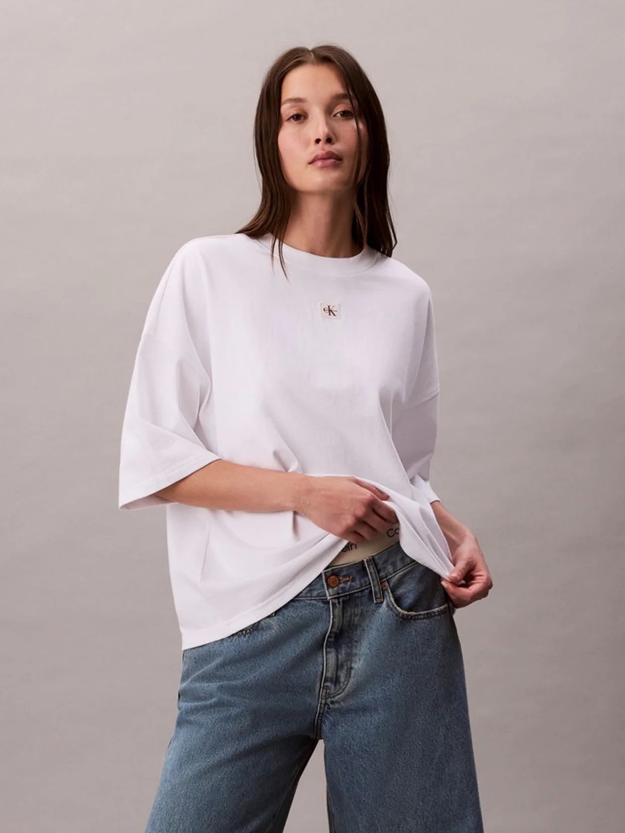 Calvin Klein Kadın T-Shirt LV047D204GYAA Beyaz