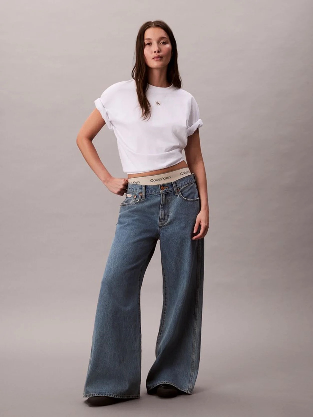 Calvin Klein Kadın T-Shirt LV047D204GYAA Beyaz