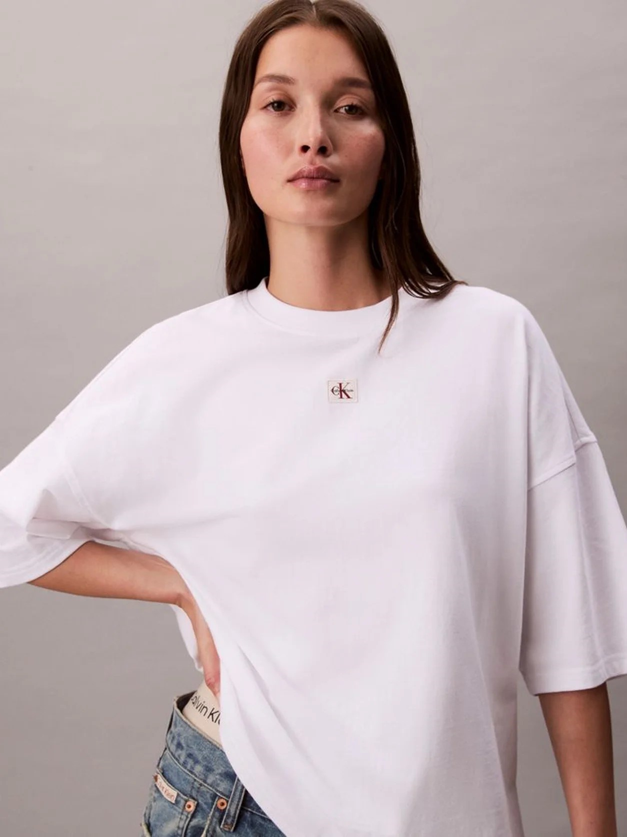 Calvin Klein Kadın T-Shirt LV047D204GYAA Beyaz