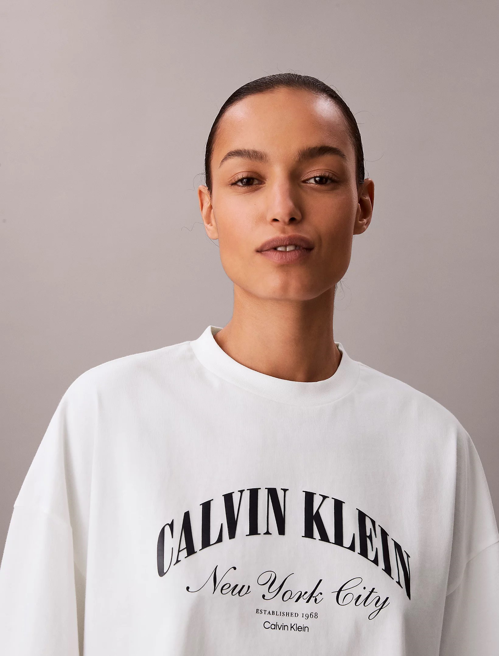 Calvin Klein Kadın T-Shirt LV047F813GYAF Whıte