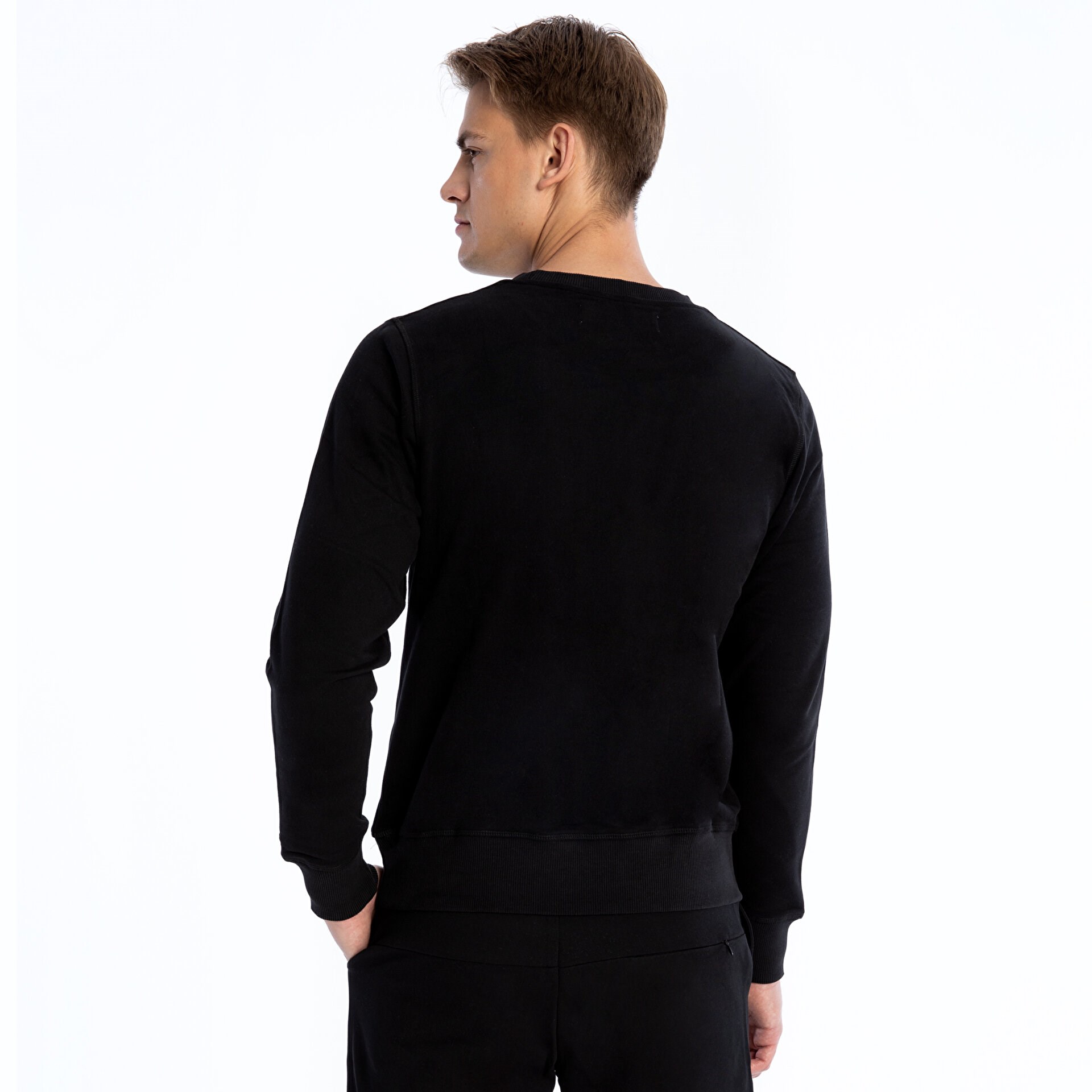 New Balance Erkek S-Shirt MTC1105-BK 