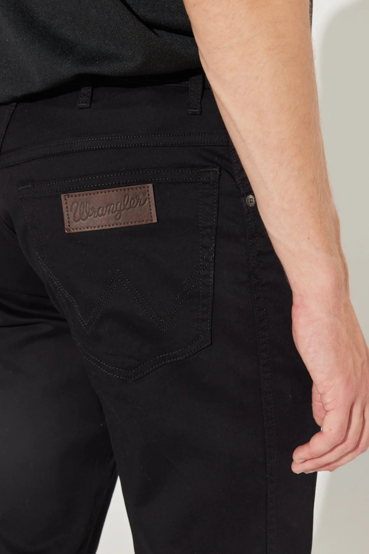 Wrangler Erkek Pantolon W12SEA001 Black