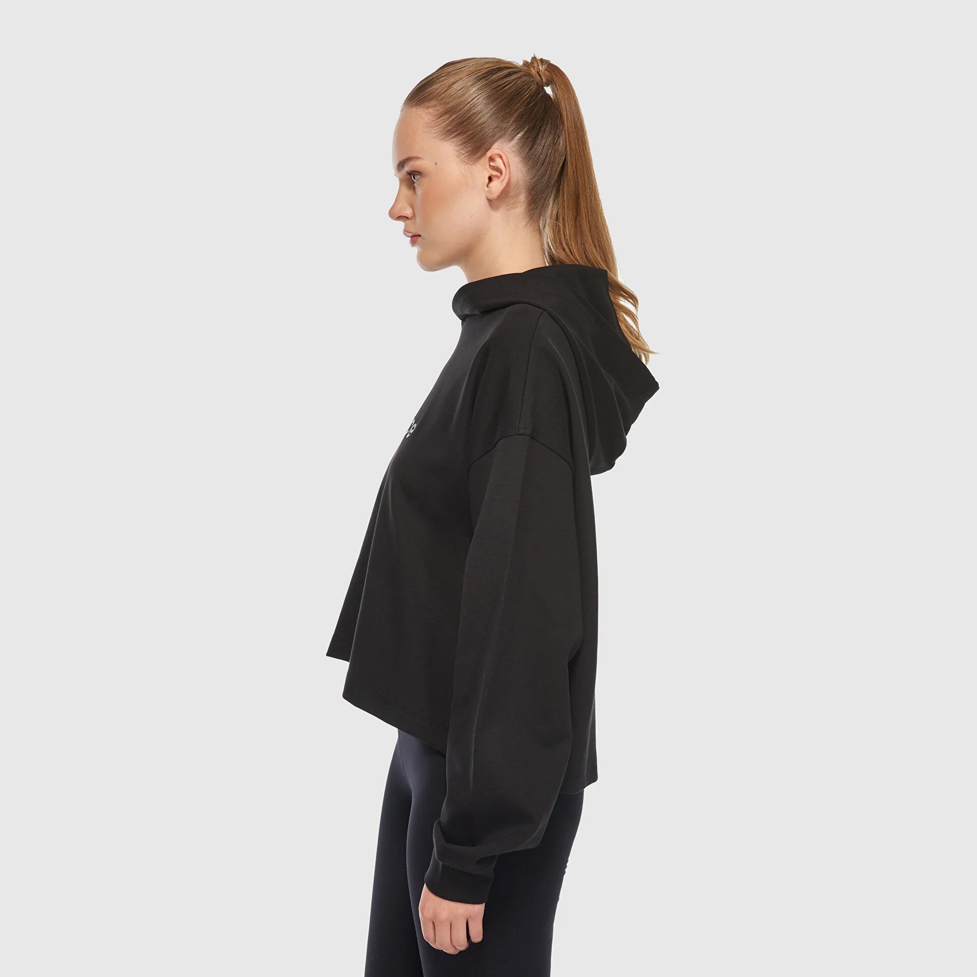 New Balance Kadın S-Shirt WNH3413-BK 